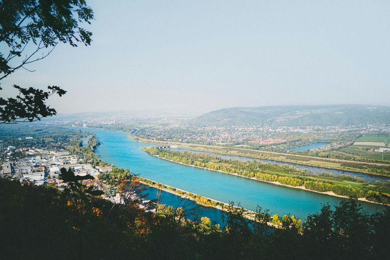Río Danubio en Viena, Austria