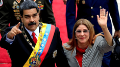 Nicolás Maduro y Cilia Flores fueron detenidos en su dormitorio. Nicolás Maduro y Cilia Flores fueron detenidos en su dormitorio.