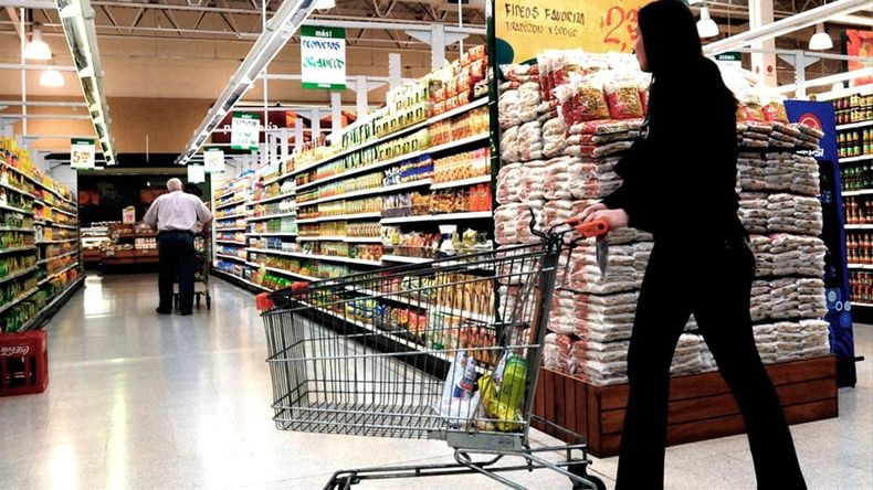 Se disparó la canasta básica en marzo:  una familia necesitó $89.690 para no ser pobre