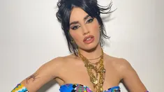 Lali nuevamente eligió el verde para su look. Lali nuevamente eligió el verde para su look.