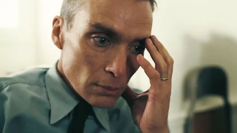 Cillian Murphy interpreta a Oppenheimer, conocido como el padre de la bomba atómica, en la nueva película de Christopher Nolan. 