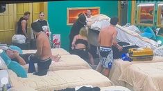 Brian Sarmiento protagonizó el primer desnudo en la casa de Gran Hermano, Generación Dorada Brian Sarmiento protagonizó el primer desnudo en la casa de Gran Hermano, Generación Dorada