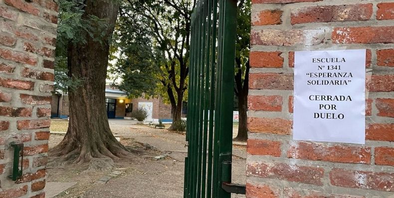 El colegio fue cerrado por duelo.