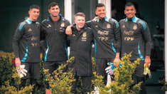 Castelau ya fue campeón con la Sub 17 dirigida por Diego Placente en el Torneo de L’Alcudia. Castelau ya fue campeón con la Sub 17 dirigida por Diego Placente en el Torneo de L’Alcudia.