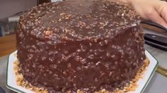 Hay una nueva pastelería en Buenos Aires que está llamando la atención por su torta Shot. Hay una nueva pastelería en Buenos Aires que está llamando la atención por su torta Shot.