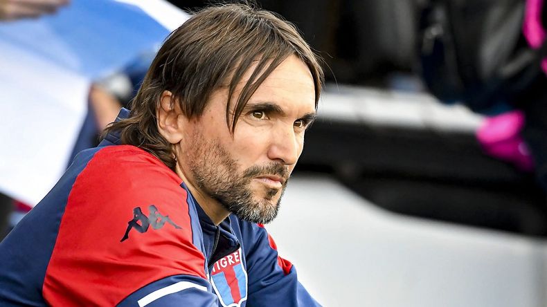 Martínez dejó de ser el técnico de Tigre.