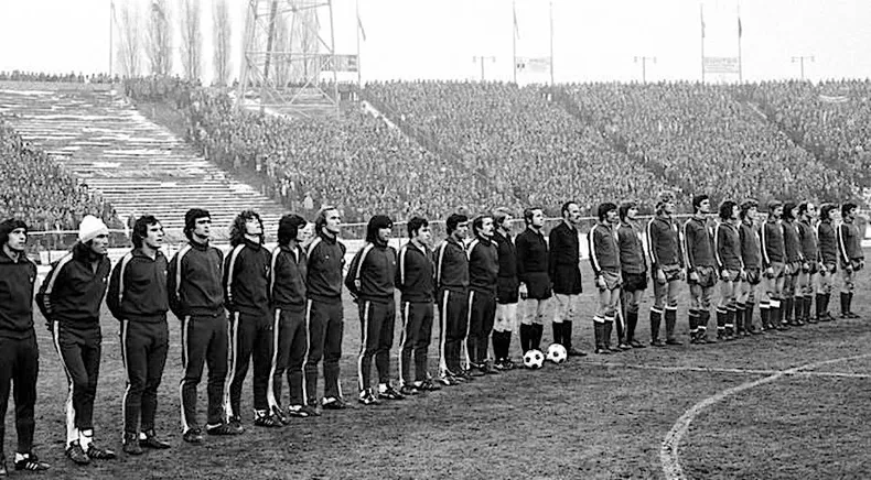 Argentina y Polonia, en la previa del partido en el estadio Slaski Stadium, ante 60.000 personas.