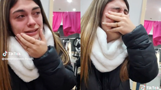 Esta fan conmovió a todos por su reacción al cruzarse de casualidad a su ídolo de la infancia. Esta fan conmovió a todos por su reacción al cruzarse de casualidad a su ídolo de la infancia.