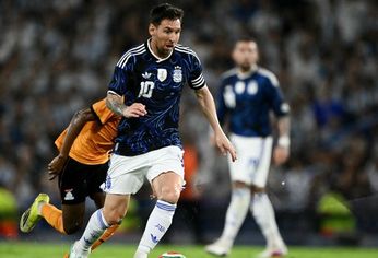 Lionel Messi fue titular contra Zambia y anotó un gol. Lionel Messi fue titular contra Zambia y anotó un gol.