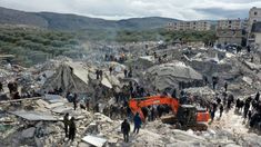 Emotivo rescate de dos niños en el terremoto en Turquía. Emotivo rescate de dos niños en el terremoto en Turquía.