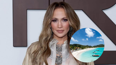 Al natural y relajada disfrutó de la playa. Al natural y relajada disfrutó de la playa.