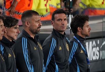 Lionel Scaloni piensa en variantes antes de cerrar la lista de convocados de la Selección Argentina de fútbol para el Mundial 2026. Lionel Scaloni piensa en variantes antes de cerrar la lista de convocados de la Selección Argentina de fútbol para el Mundial 2026.