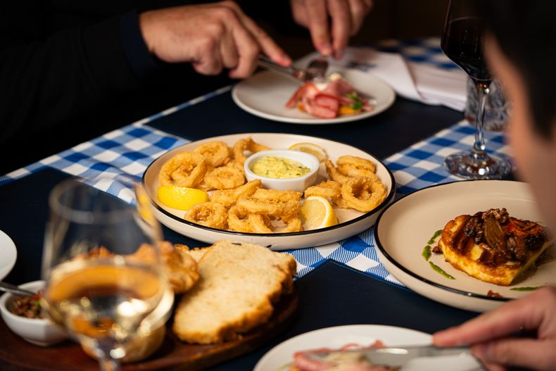Llega a Saavedra la esencia de la cantina del barrio