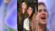 Loly Antoniale y Morena Rial fueron a un recital ochentoso Loly Antoniale y Morena Rial fueron a un recital ochentoso