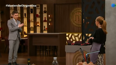 Masterchef Celebrity: a Analía Franchín le dieron el guardapolvo negro y disparó contra Sofía Pachano Masterchef Celebrity: a Analía Franchín le dieron el guardapolvo negro y disparó contra Sofía Pachano