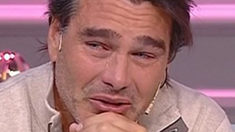 El modelo mostró su sensibilidad en vivo después de la partida de su mascota. El modelo mostró su sensibilidad en vivo después de la partida de su mascota.