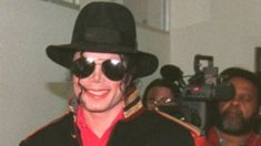 Un sombrero que Michael Jackson usó en un show de 1983 fue subastado por una cifra millonaria. Un sombrero que Michael Jackson usó en un show de 1983 fue subastado por una cifra millonaria.