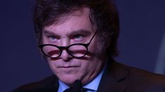 Pese al optimismo del Gobierno, economistas afirman que la economía seguirá cayendo provocando más desempleo Pese al optimismo del Gobierno, economistas afirman que la economía seguirá cayendo provocando más desempleo