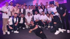 La Selección argentina vivió una noche de festejos en Ezeiza. La Selección argentina vivió una noche de festejos en Ezeiza.