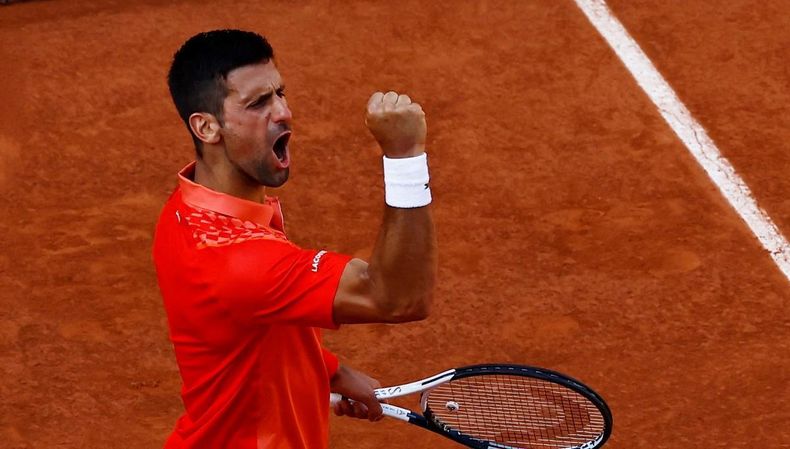 Novak Djokovic, campeón en Roland Garros 2023, buscará defender el título en Francia. Novak Djokovic, campeón en Roland Garros 2023, buscará defender el título en Francia.