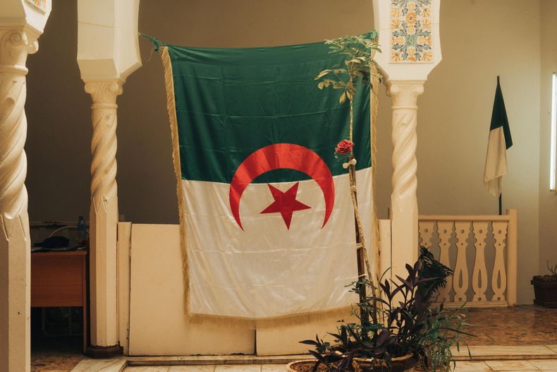 El símbolo de la bandera de Argelia es un emblema del Islam.