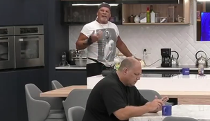 Alfa estalló otra vez contra Ariel y profundizó su enfrentamiento. Alfa estalló otra vez contra Ariel y profundizó su enfrentamiento.