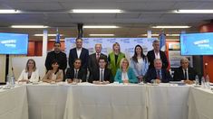 Verónica Magario lideró la reunión de FOVIRA junto a otros funcionarios. Verónica Magario lideró la reunión de FOVIRA junto a otros funcionarios.