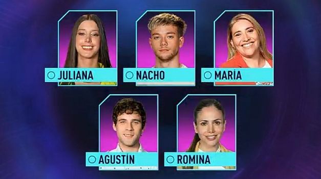 Los cinco participantes que quedaron en la placa.