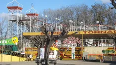 Esta ciudad tiene un parque de diversiones muy popular.
