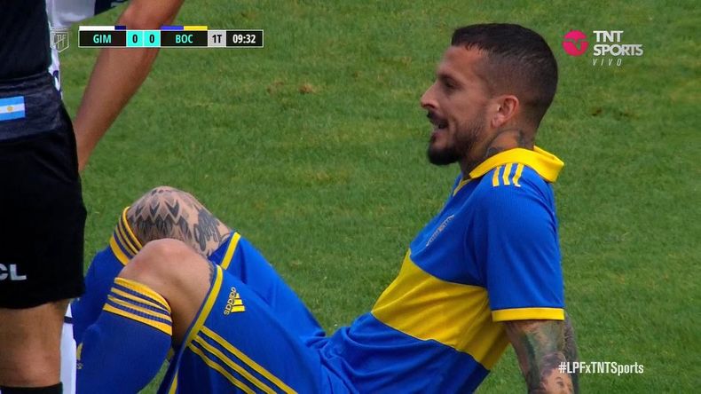 Darío Benedetto se fue lesionado en Boca contra Gimnasia.