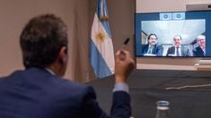 Sergio Massa durante la firma del acuerdo, Sergio Massa durante la firma del acuerdo,