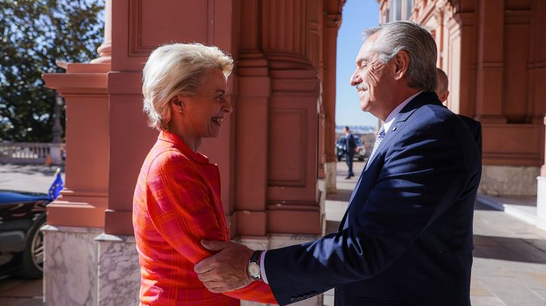 La titular de la CE y Alberto Fernández se reunieron en Casa Rosada. La titular de la CE y Alberto Fernández se reunieron en Casa Rosada.