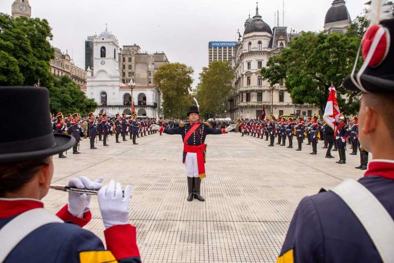 Por primera vez en la historia, los tres regimientos del Ejército ...