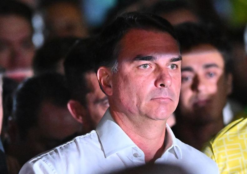 Flávio Bolsonaro en el centro de la tormenta.