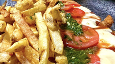 El bodegón de Buenos Aires que ofrece una milanesa bomba. El bodegón de Buenos Aires que ofrece una milanesa bomba.