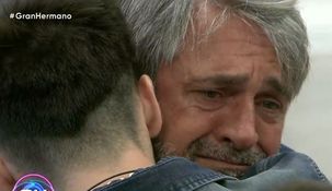 Darío no pudo contener las lágrimas delante de sus compañeros. Darío no pudo contener las lágrimas delante de sus compañeros.