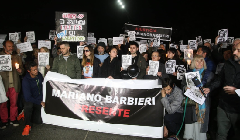 Familiares y vecinos se manifestaron por la muerte del ingeniero asesinado en Palermo.  