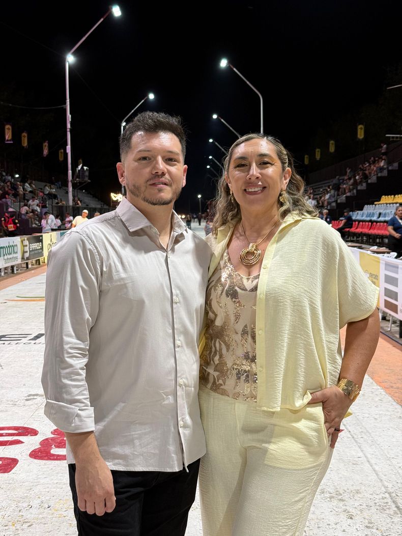 Nicolás Fiorotto y Silvina Godoy son los conductores oficiales del corso de Gualeguay.