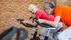 Por qué la bicileta fija puede ser muy beneficiosa para afrontar una dolorosa enfermedad. Por qué la bicileta fija puede ser muy beneficiosa para afrontar una dolorosa enfermedad.