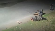 Un policía mató a un motochorro que intentó robarle. Un policía mató a un motochorro que intentó robarle.