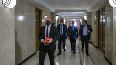 Kulfas y Pesce también acompañaron a Guzmán y Feletti. Kulfas y Pesce también acompañaron a Guzmán y Feletti.