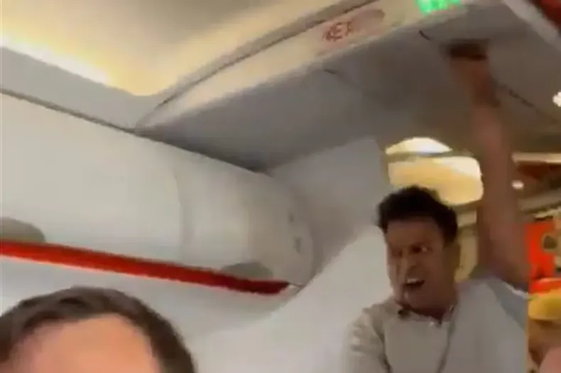 Pánico en pleno vuelo: al grito de Alá es grande&nbsp; un pasajero afirmó que había una bomba dentro del avión