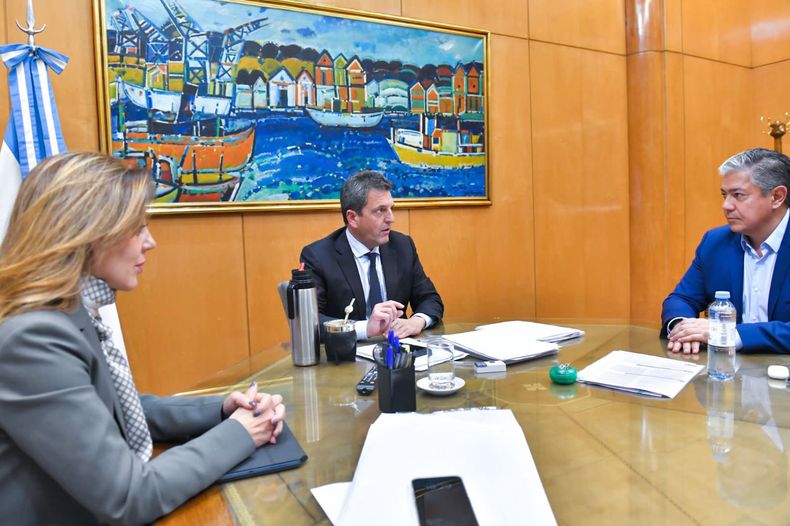 Massa junto a Royón y Figueroa.