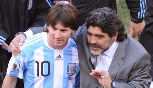 Lionel Messi junto a Diego Maradona.