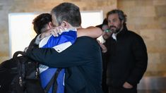 el emocionante reencuentro de los argentinos repatriados con sus familiares