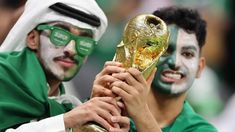 Los fanáticos sauditas sueñan con organizar la Copa del Mundo. Los fanáticos sauditas sueñan con organizar la Copa del Mundo.