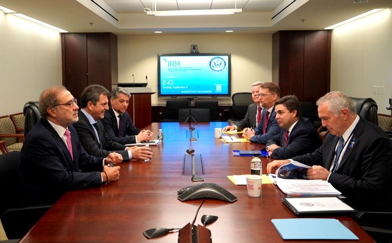 Sergio Massa dio inicio a su agenda de reuniones de este martes en Washington con un encuentro en el Departamento de Estado.