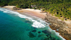Itacaré es un pequeño pueblo costero de Brasil, conocido por sus playas paradisíacas y su ambiente relajado. Itacaré es un pequeño pueblo costero de Brasil, conocido por sus playas paradisíacas y su ambiente relajado.