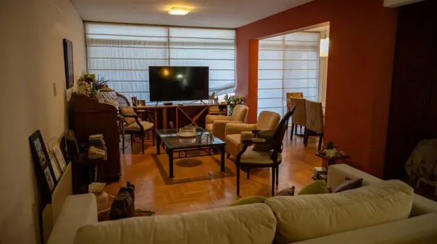 El departamento de Manuel Adorni en La Plata.