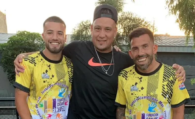 Marcelo Weigandt se mostró junto a Carlos Tevez en medio de la incertidumbre por su futuro en Boca.